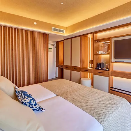 Szálloda Universal Grand Leon & 5*